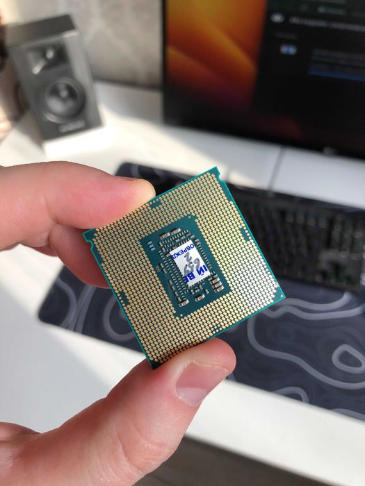 Процессор Intel Core i3-8100