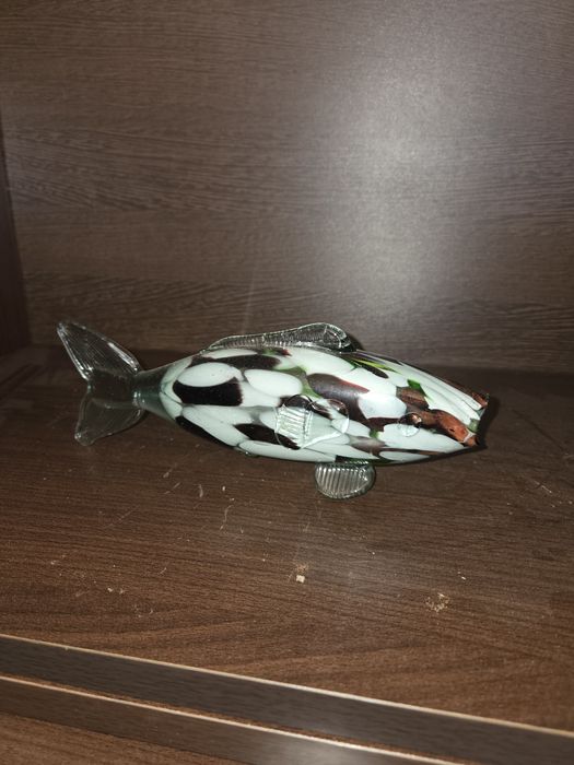 Peste comunist din sticla