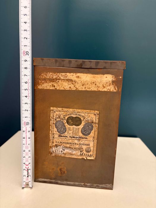 cutie pt colectie antica din metal pentru Chinina Boehringer, Germania