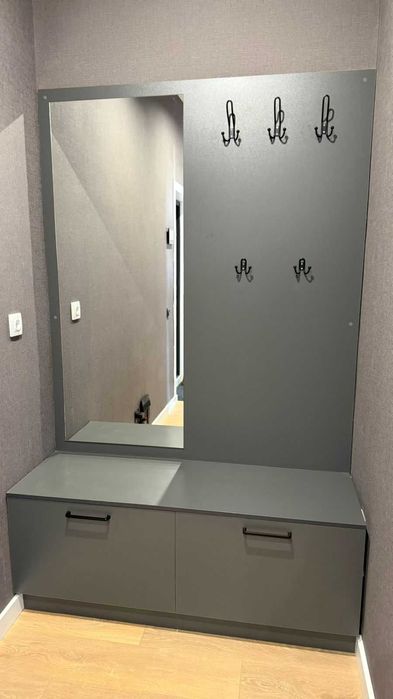 Прихожая вешалка