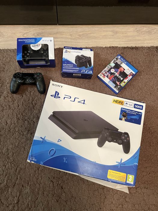 Продам PS4 с играми Fifa26, Metro, UFC