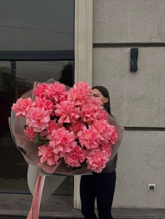 Хризантемы, розы, пионы, тюльпаны, ранункулюс