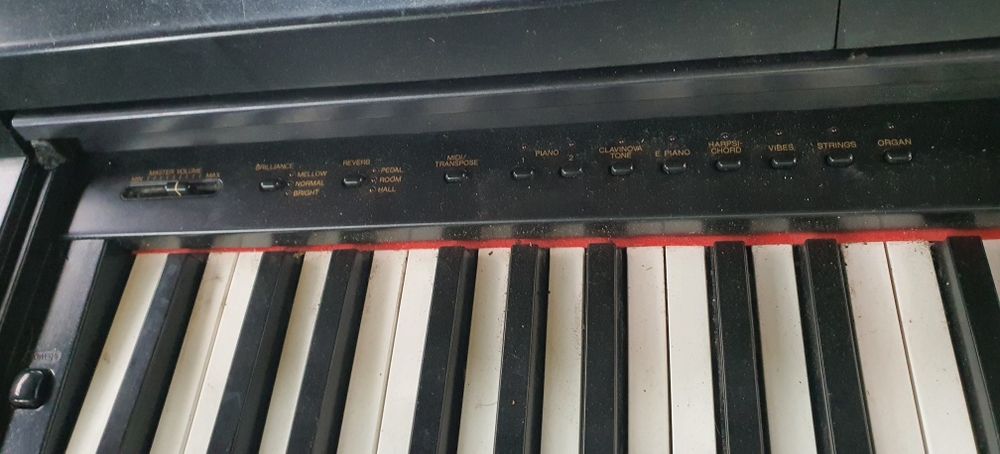 Pian electronic Yamaha cu 8 octave, scula de calitate