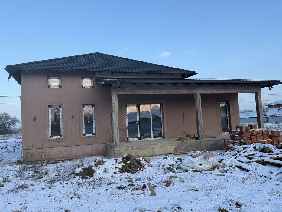 Casă semifinisată, teren 1.318 mp, zonă liniștită – Cordun