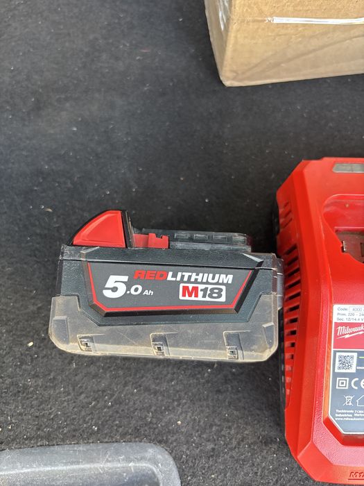 Millwakee incarcator fast si baterie 5 ah
