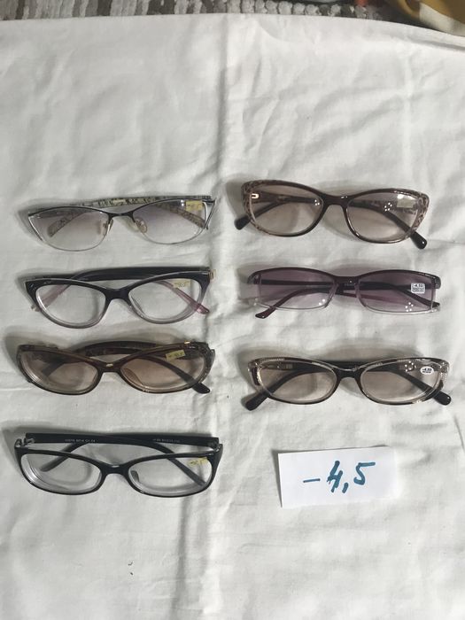 Тонометры, очки минусовые, наколенник.