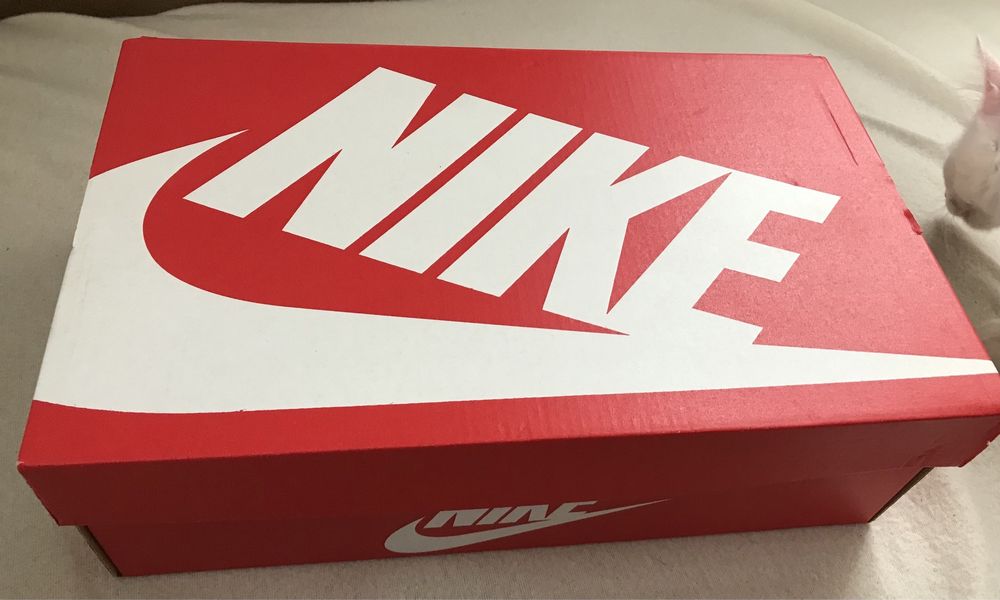 Маратонки Nike 38,5