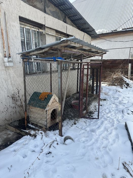 Вольер с двумя будуами