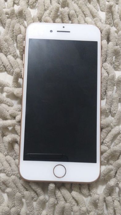 Продам айфон 8