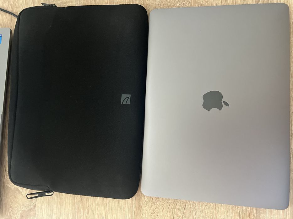 MacBook Pro 13” (13-inch, 2018, Four Thunderbolt 3 ports)