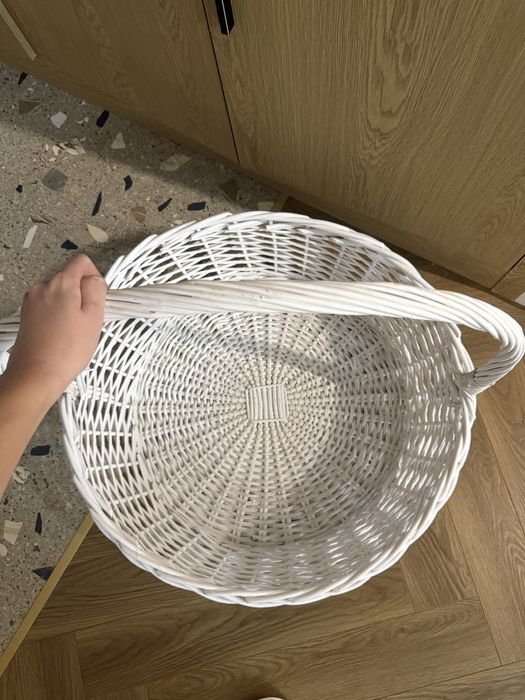 Плетенная корзина с ручкой