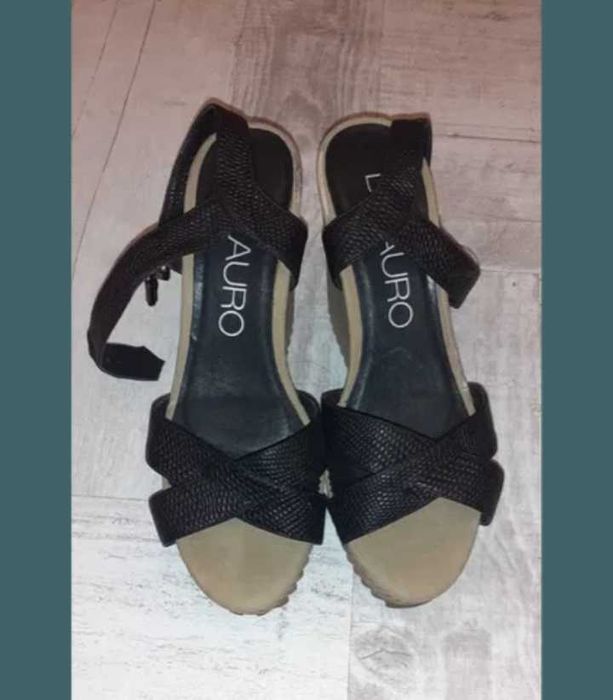 Sandale din piele cu platforma, mas 38