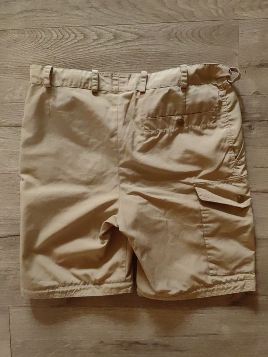 Pantaloni scurți mărime 46 și geanta umăr FjallRaven