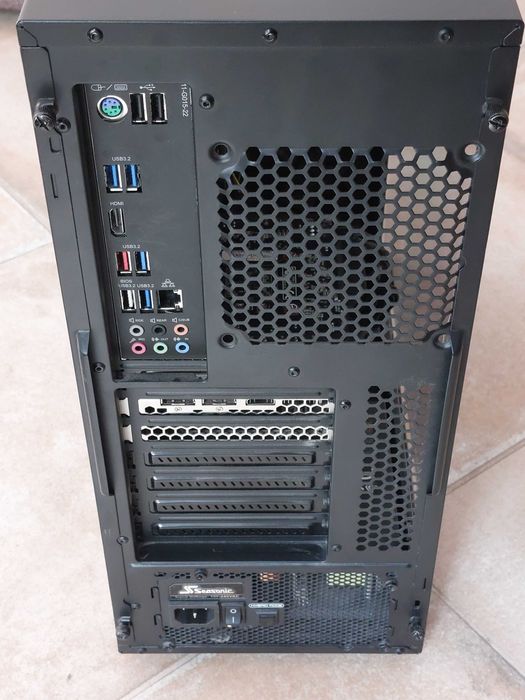 Гаймърски компютър Fractal Design