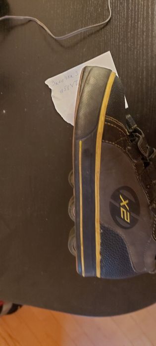 Продаются  кроссовки на роликах .