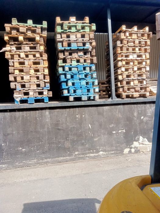 Принимаем макулатуру, поддоны