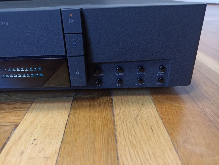 CD-player Grundig, intrare gama/seria Fine Arts.