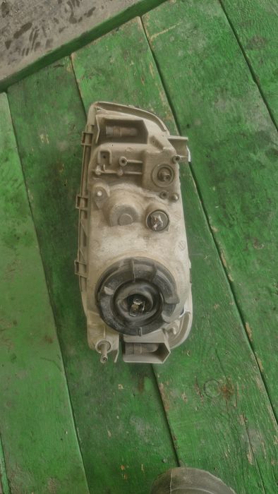 Продам фару на рав 4