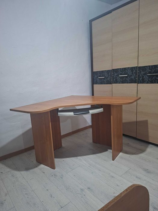 Продам компьютерный стол