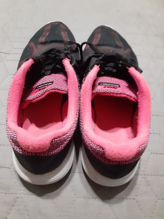 Маратонки Nike revolution 3