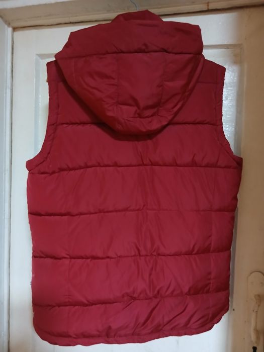 Безрукавка новая .