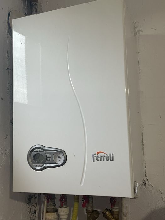 Termotecă Ferroli bluehelix tech 35C funcțională