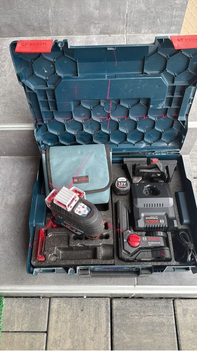 Vind laser Bosch GLL3-80C nou doar testat  la cutie