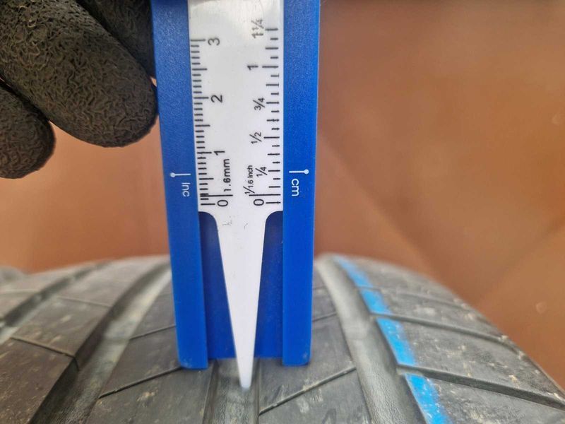 2 Bridgestone R19 225/45
летни гуми 
DOT1419