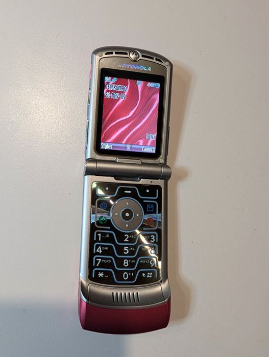 Motorola V3 roz+ accesorii originale ( decodat)