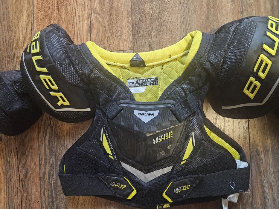 Продавам хокейна екипировка  Warrior