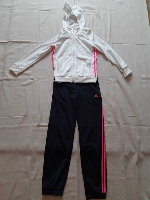 Vand trening Adidas - 80 lei