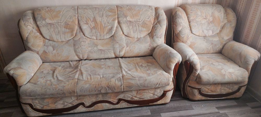 Продам диван два кресла