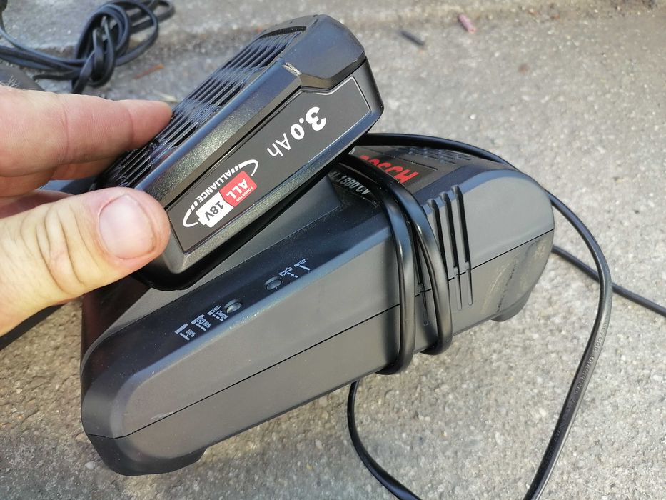 Incarcator si baterie BOSCH