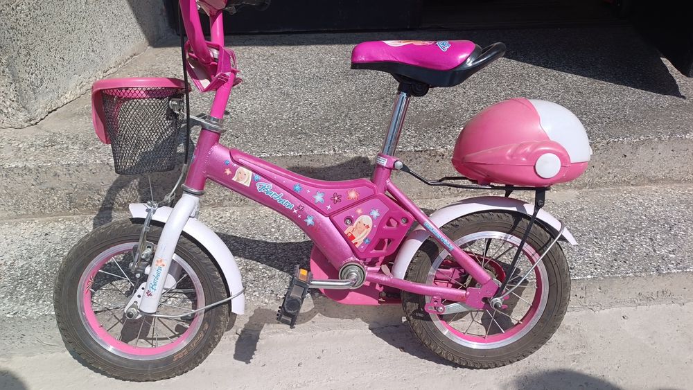 велосипед за момиченце има и помощни колела