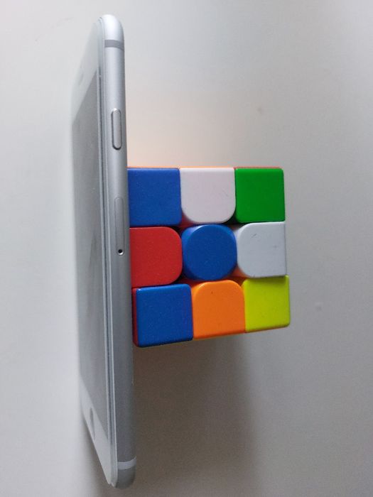 Telefon iPhone 6 cu husa, folie sticlă si cablu încărcare