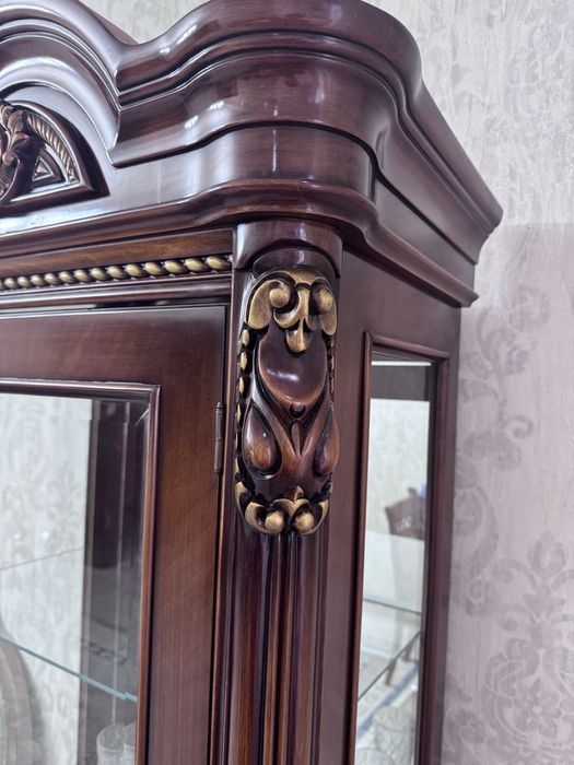 Продаю сервант для посуды