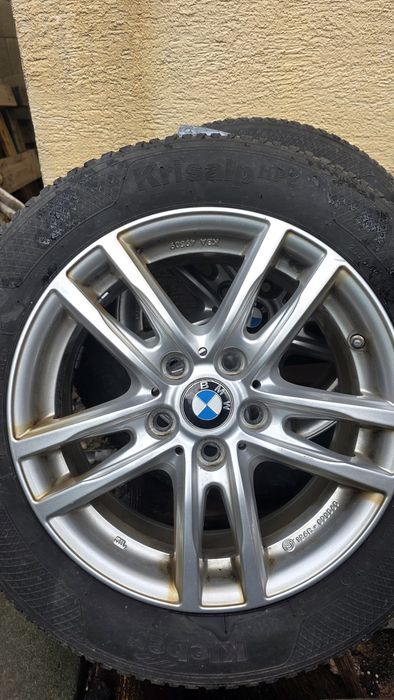 Genți BMW aproape noi