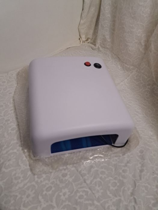 Продаётся ультрафиолетовая лампа для маникюра