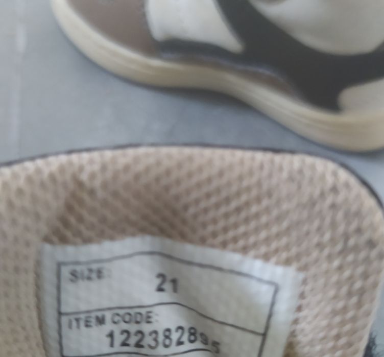 Отличные кроссовки 21 размер