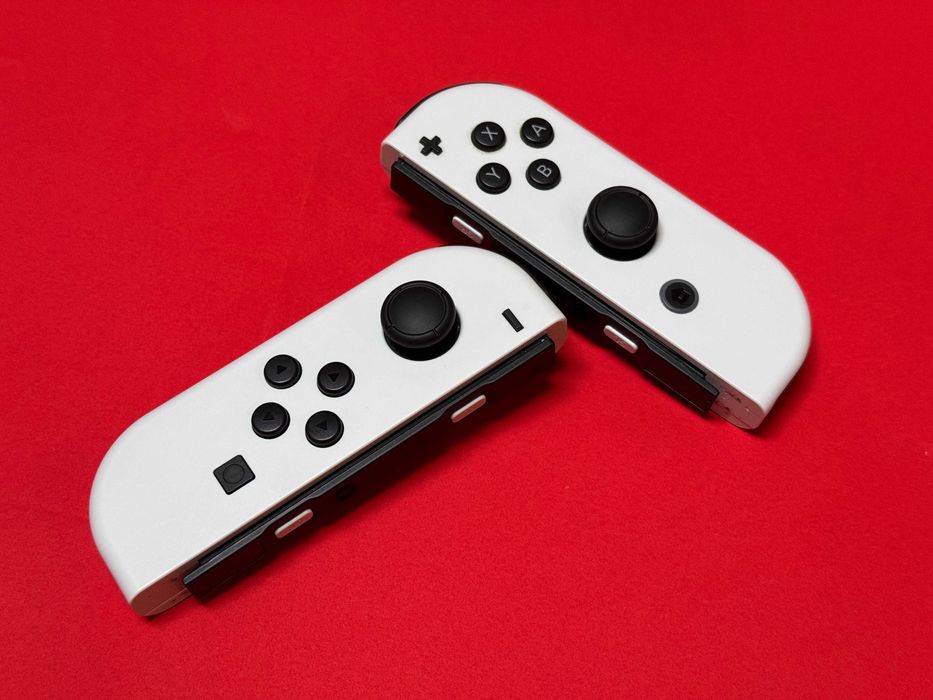 Nintendo Switch OLED Albă 64GB Modată + Husă & Folie Ecran + Jocuri la alegere