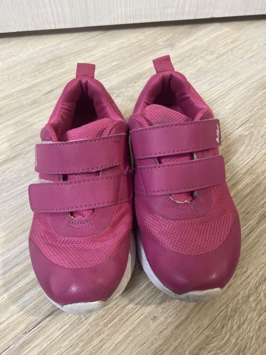 Кроссовки на девочку