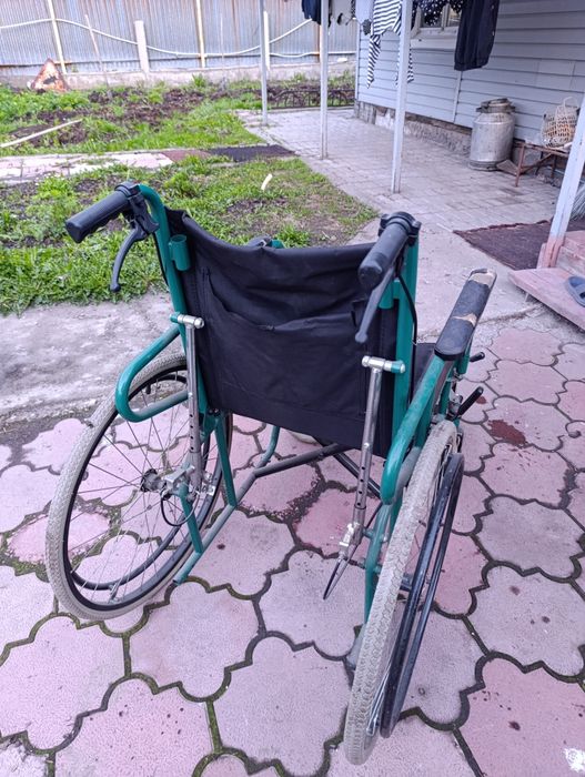 Продам инвалидную коляску