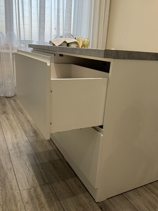 Кухонный остров белый