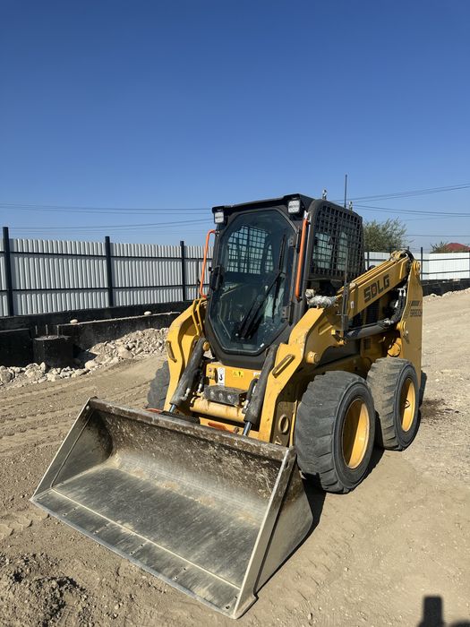 Мини погрузчик (бобкат)