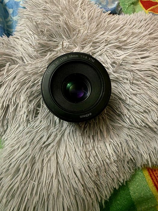 Se vinde obiectiv sau Adaptor ef eos R cu aparat foto R10