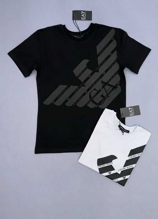 Emporio Armani тениски в черен вариант - ТОП модел за сезона ! ! !