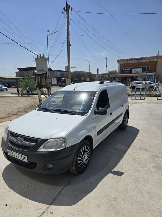 Lada largus 2015 yil