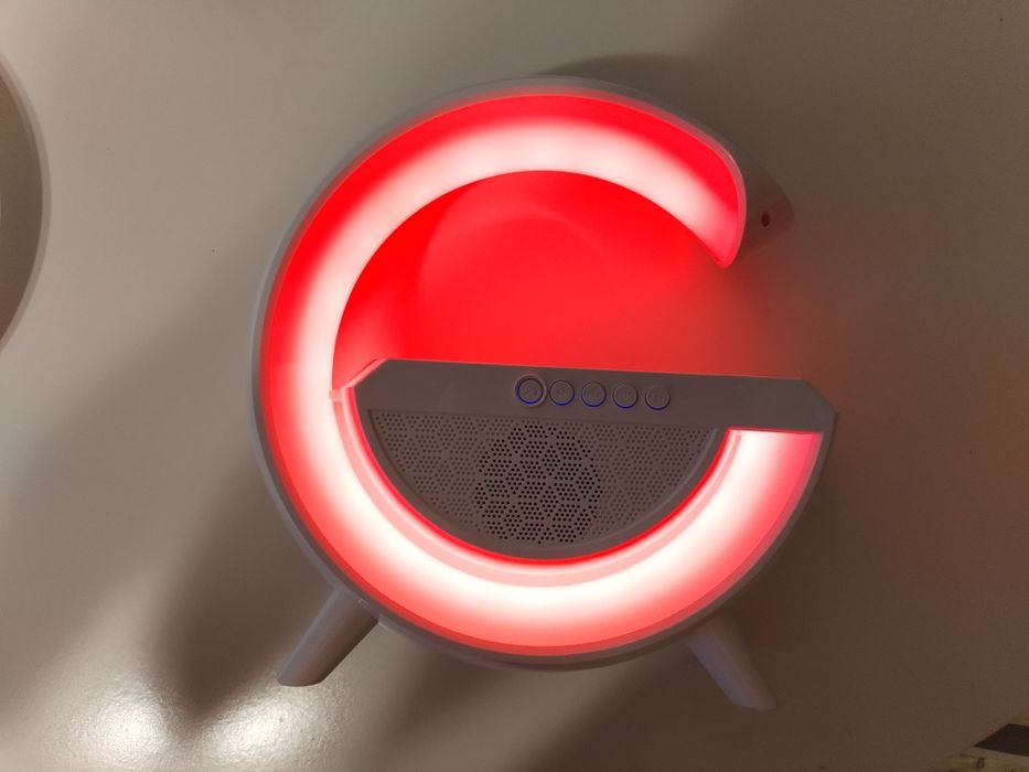 Lampa LED, radio, încărcător wireless și boxa bluetooth