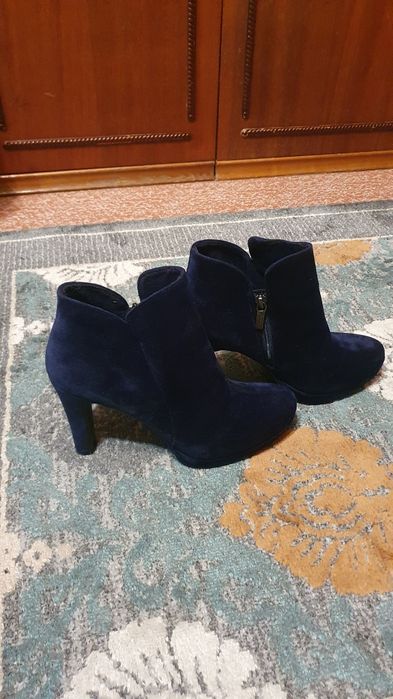 Продам женские ботинки