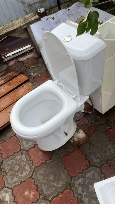 Продам унитаз в хорошем состоянии